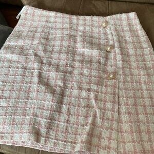 SHEIN Pink and White with Gold Wool Plaid Skirt with Buttons (L)
*NERVER WORN